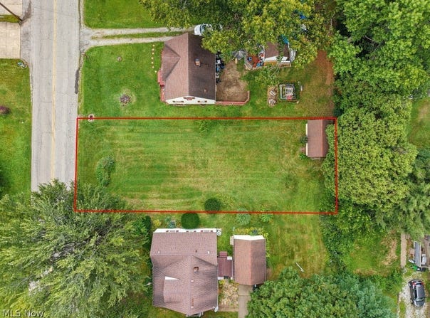 Springfield Lake Drive, Akron, OH 44312