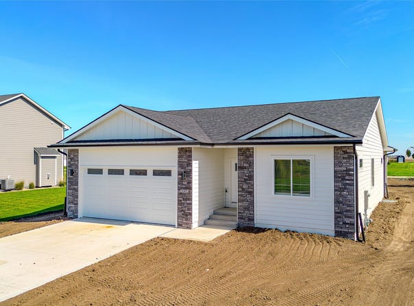 2002 Spaulding Lane, Grinnell, IA 50112