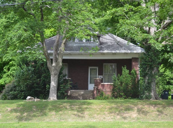 320 N Fourth St., Albion, IL 62806