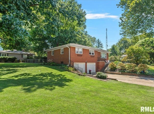 14 HACKNEY Lane, Springfield, IL 62702