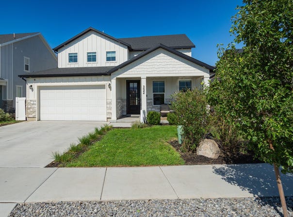 3044 S EDGEWATER Ln W, Syracuse, UT 84075