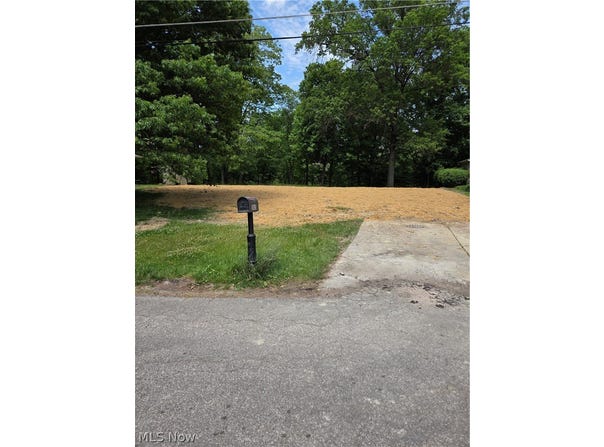 1065 Rosealee Avenue, Elyria, OH 44035