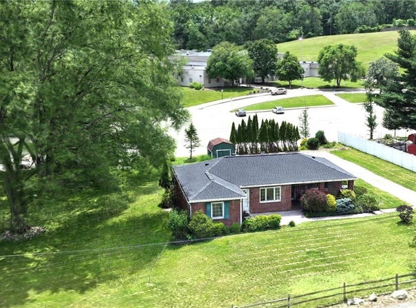 111 Cabin Ln, O'Hara, PA 15238