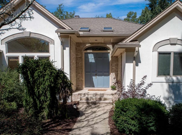 1315 Foxwood Drive, Midland, MI 48642