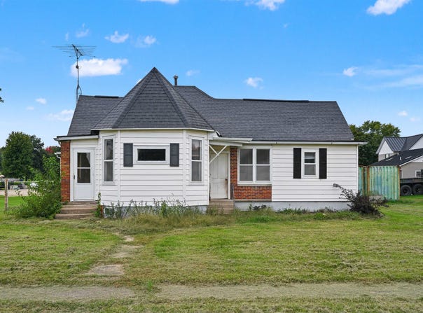 506 Buchanan St SW, Cascade, IA 52033