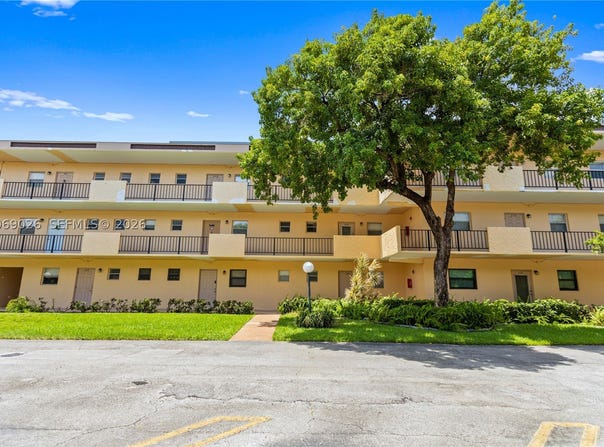 201 Berkley Rd, Hollywood, FL 33024