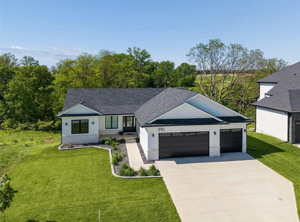 990 Harrington Way, Waukee, IA 50263