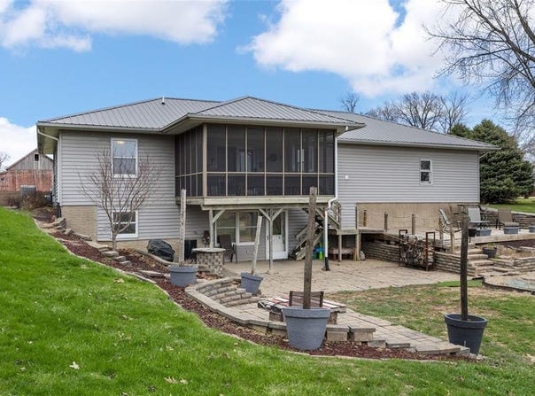 168 290th St, West Branch, IA 52358