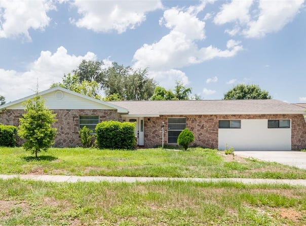 902 SHANGRI LA Drive, SEFFNER, FL 33584