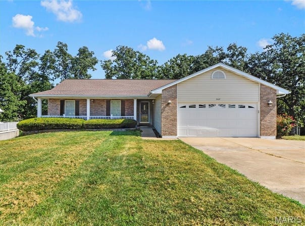 207 Spring Lake Drive, De Soto, MO 63020