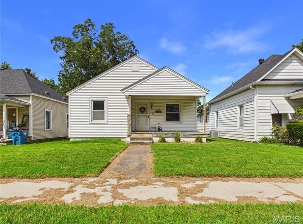 329 W Parker Ave, Chaffee, MO 63740