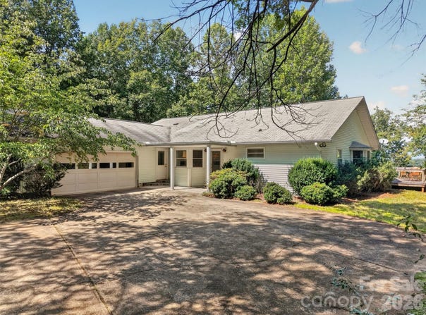484 Briar Patch Lane, Saluda, NC 28773