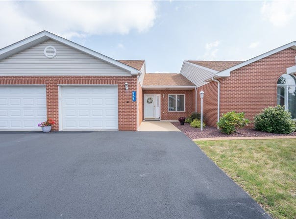 756 Everview Ln, Derry, PA 15627