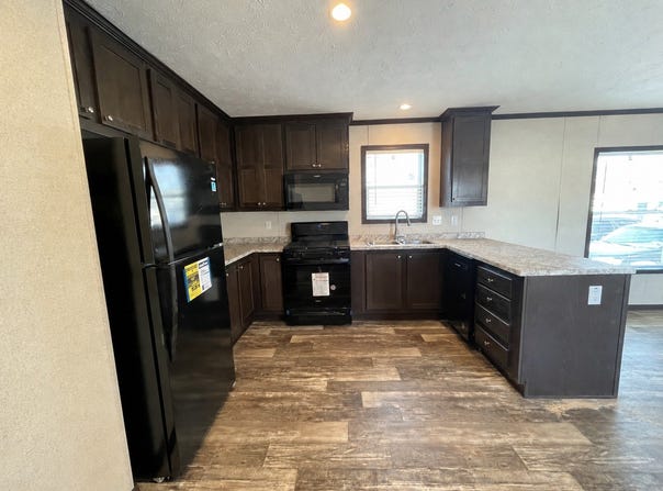 43 Armstrong, Flushing, MI 48433
