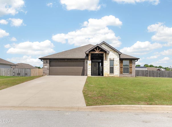 901 Delaney Drive, Carl Junction, MO 64834