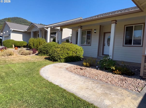 235 CEDAR BROOK Ln, CaveJunction, OR 97523