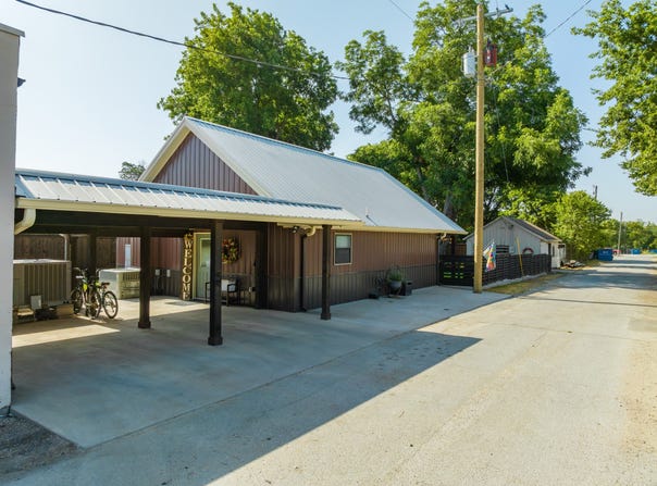 116. E Gould St, Hillsboro, TX 76645