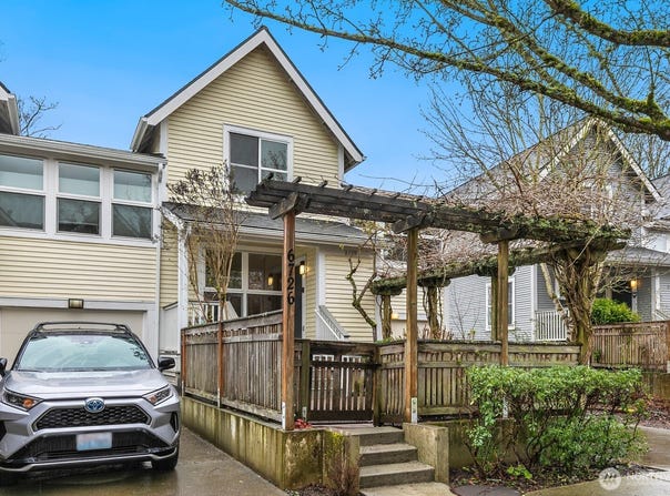 6726 35th Place S, Seattle, WA 98118