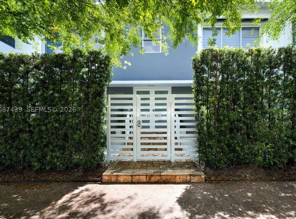 3909 Garden Ave, Miami Beach, FL 33140