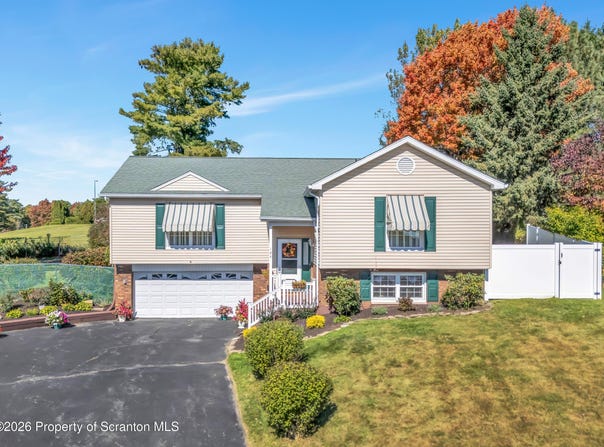 124 Leland Drive, Clarks Summit, PA 18411
