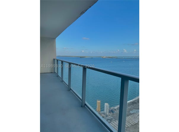 1155 Brickell Bay Dr, Miami, FL 33131