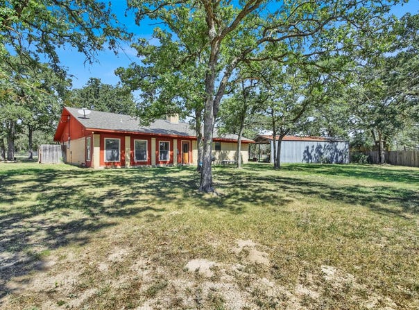 191 Jordan Ln, Elgin, TX 78621