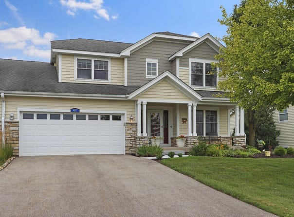 827 Eagleton Dr, Lake Geneva, WI 53147