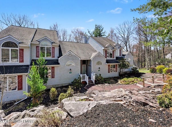 5 Beachwood Court, Lake Harmony, PA 18624