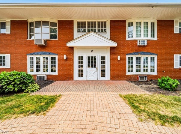 2 Meadowlawn Drive, Mentor, OH 44060