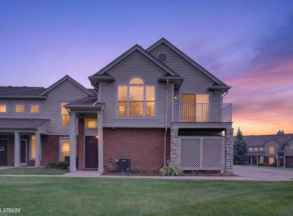 52133 Naugatuck Drive, Macomb, MI 48042