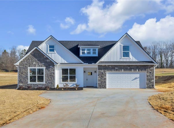 2009 Aberdeen Lane, Walhalla, SC 29691