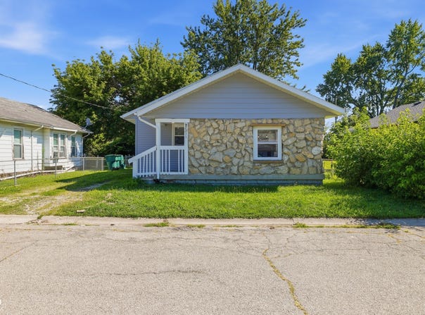 2211 E 18th Street, Muncie, IN 47302