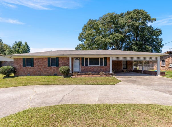 1561 Sumrall, Columbia, MS 39429