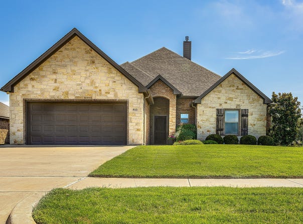 815 Chestnut Grove Drive, Cleburne, TX 76033