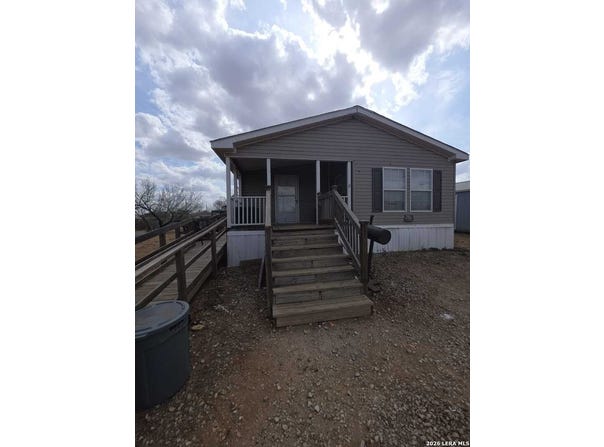 311 E Frio St, Dilley, TX 78017