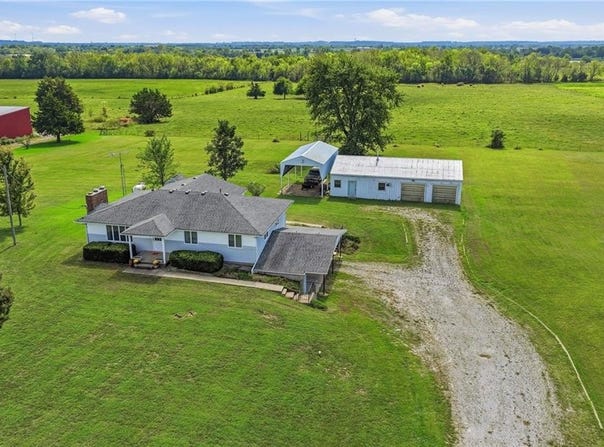 20275 E 1100 Road, Pleasanton, KS 66075