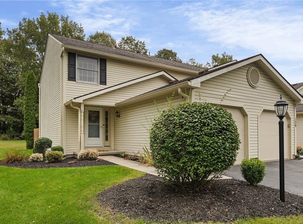 141 Courtshire Lane, Penfield, NY 14526