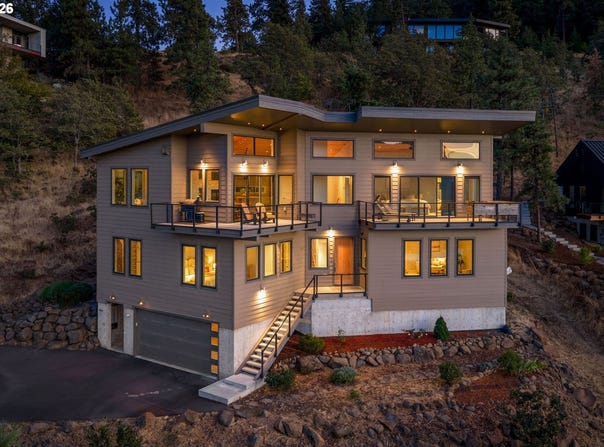 400 MAYA Way, Mosier, OR 97040