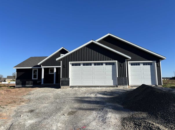 2201 E RESUNGA Court, APPLETON, WI 54915