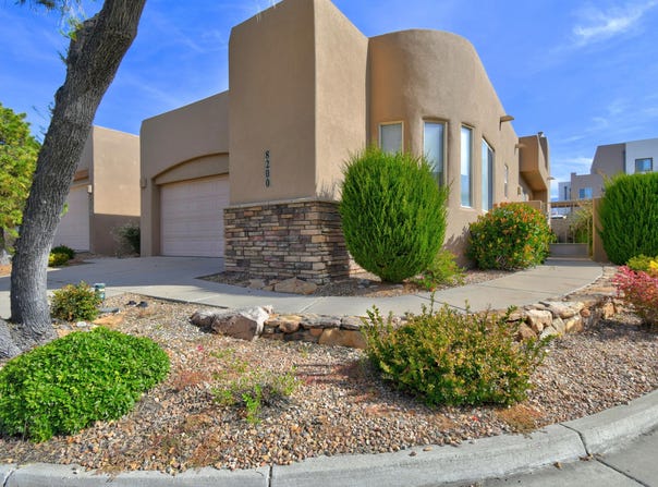 8200 Moon Ridge Trail NE, Albuquerque, NM 87122