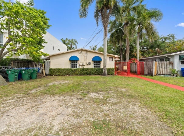 3147 Mcdonald St, Miami, FL 33133