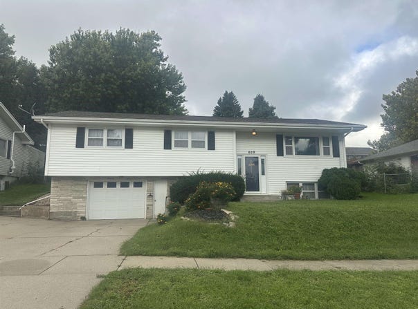 609 N 10th St, Norfolk, NE 68701