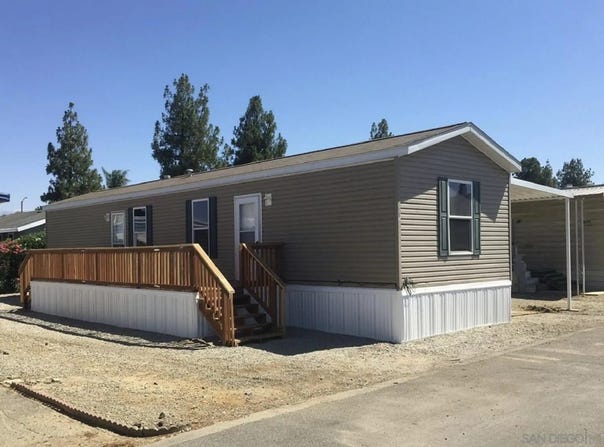 725 W Thornton Ave, Hemet, CA 92543