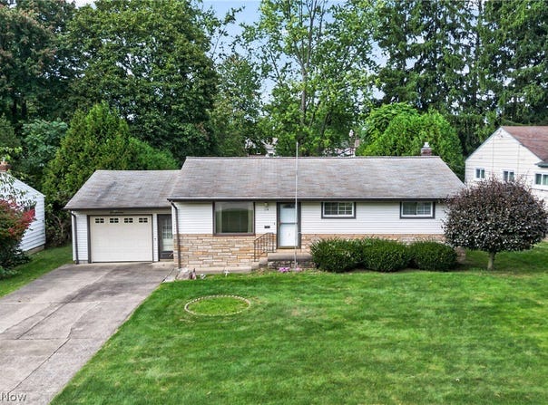 114 Joan Circle, Campbell, OH 44405