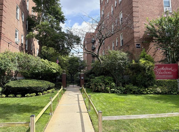 30 Catheral Avenue, Hempstead, NY 11550