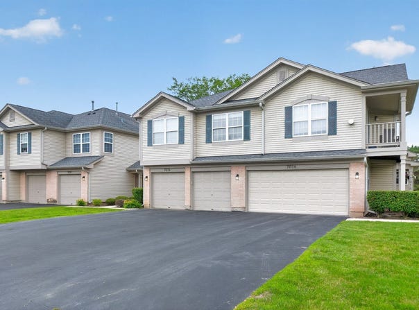 7016 S Stratton Lane, Gurnee, IL 60031