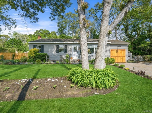 37 Aberdeen Drive, Mastic, NY 11950