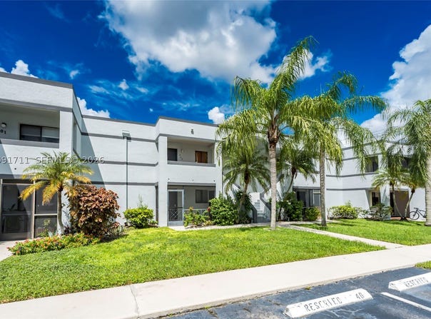 161 Lakeview Dr, Weston, FL 33326