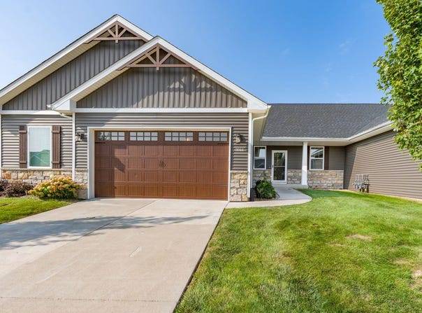 3044 Mary Leigh Drive, Bettendorf, IA 52722