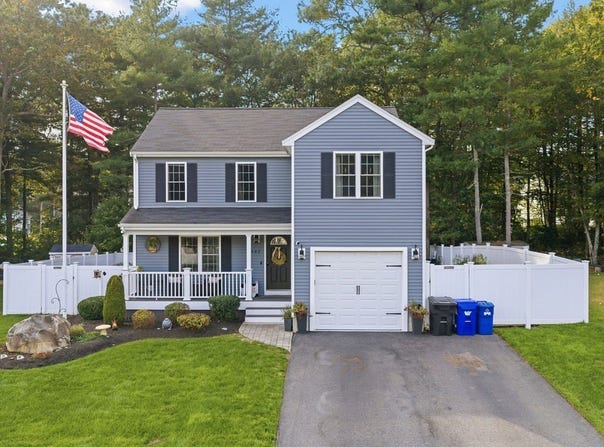 982 Dighton Woods Cir, Dighton, MA 02715